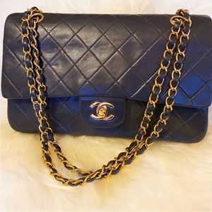 CHANEL Medium Flap Bag